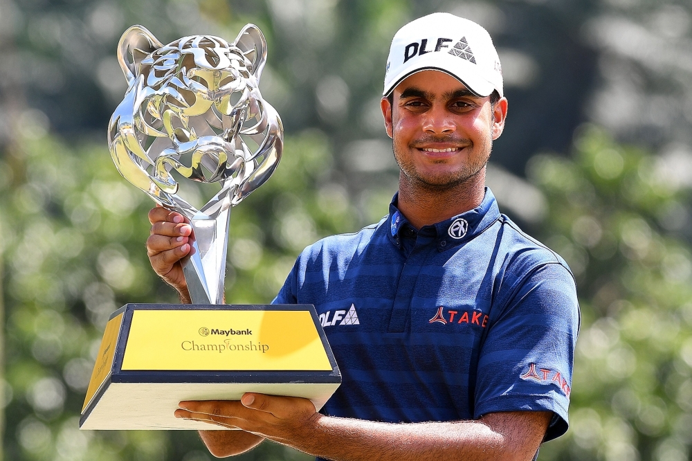 Shubhankar Sharma of India poses with the trophy after winning the 2018 Maybank Malaysia Golf Championship at the Saujana Golf and Country Club outside Kuala Lumpur on February 4, 2018. / AFP / MANAN VATSYAYANA