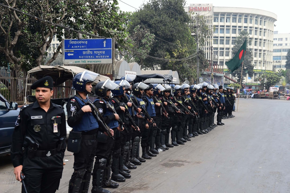 Bangladesh police stand guard in Dhaka following a verdict in the corruption case of Bangladesh's main opposition leader and Bangladesh Nationalist Party chairperson Khaleda Zia in Dhaka on February 8, 2018. AFP / Munir Uz Zaman 