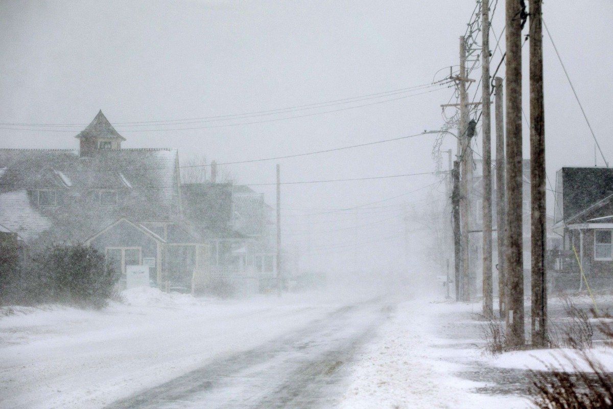 White-out coniditons on Nantasket Ave on January 4,  2018 in Hull Massachusetts (Scott Eisen / Getty Images / AFP) 