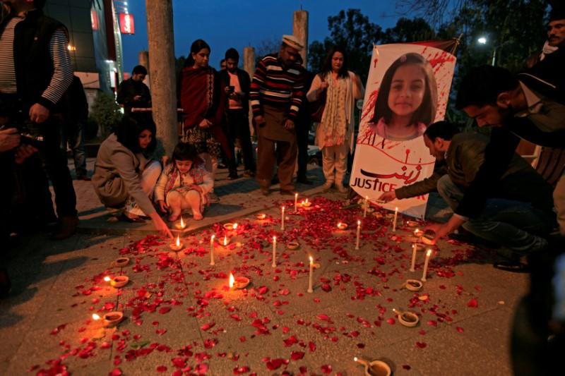 FILE PHOTO: Candle light vigil to condemn the rape and murder of 7-year-old girl Zainab Ansari in Kasur in Islamabad, Pakistan January 11, 2018. REUTERS/Faisal Mahmood/File Photo
