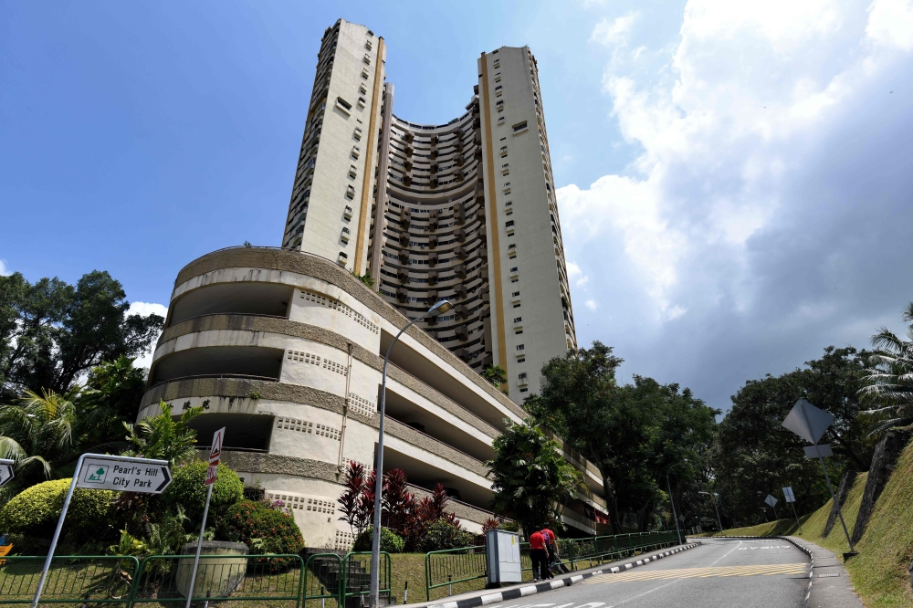 This photograph taken on February 13, 2018 shows the Pearl Bank Apartments, on the edge of the business district, in Singapore. AFP / Roslan Rahman 
