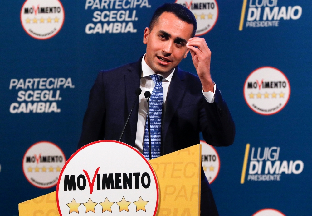 5-Star Movement leader Luigi Di Maio speaks during an electoral rally in Caserta, February 23, 2018 (Reuters / Ciro De Luca) 