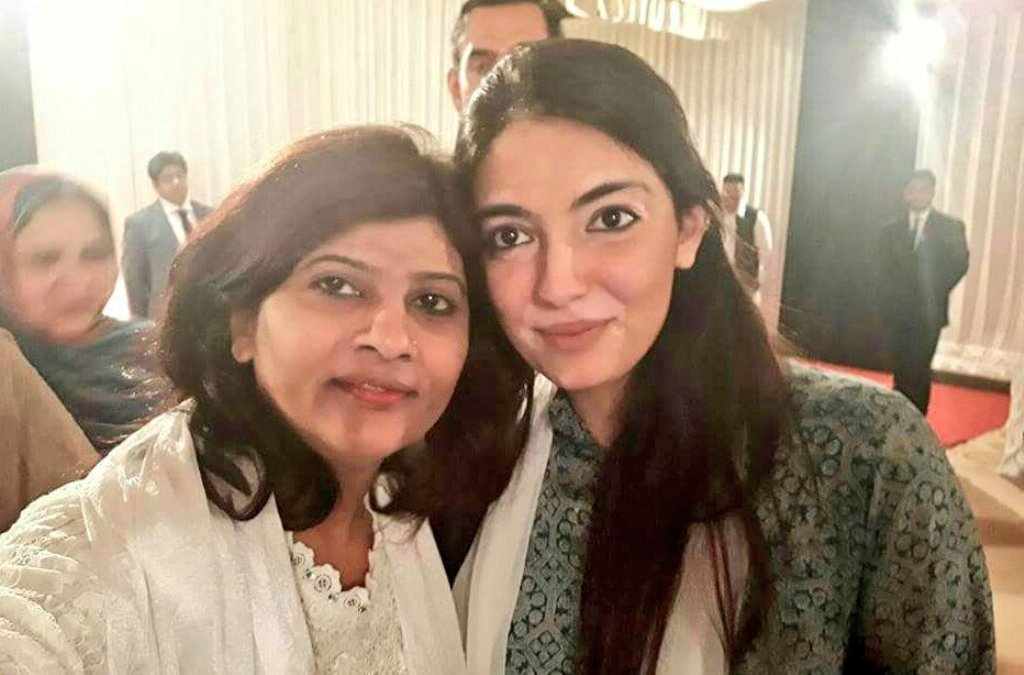 Krishna Kumari (L) a member of the Pakistan People's Party, has been elected for the senate. Image source: Pakistan People's Party twitter handle.