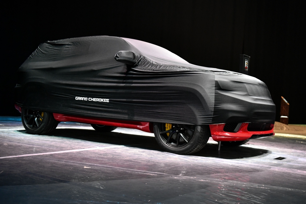 A picture taken on March 5, 2018 in Geneva shows a covered Jeep Grand Cherokee model car ahead of the start of the Geneva International Motor Show 2018.  AFP / Harold Cunningham
