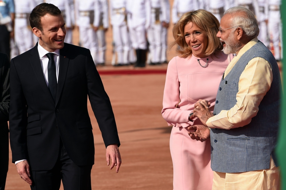 France's President Emmanuel Macron (L) looks at his wife Brigitte (C) and India's Prime Minister Narendra Modi during a ceremonial reception at the Indian Presidential Palace in New Delhi on March 10, 2018. (AFP / Money SHARMA)