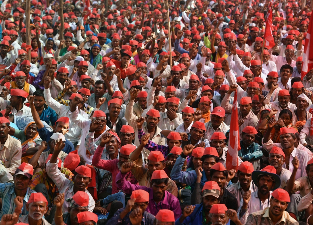 Indian farmers shout slogans as they listen to speakers at the site of a protest rally in Mumbai on March 12, 2018. AFP / Indranil Mukherjee 