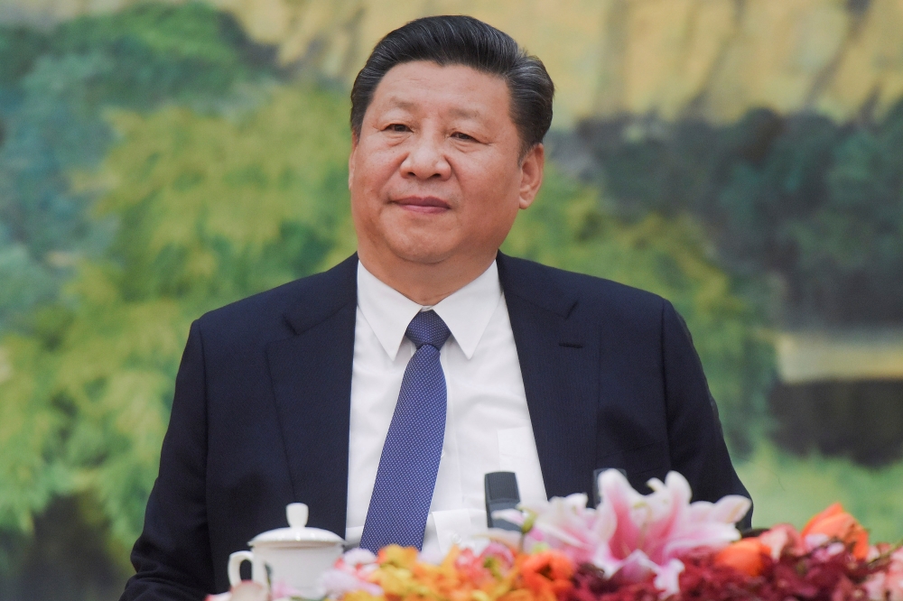 Chinese President Xi Jinping attends a meeting with Republic of Korea's National Security Advisor Chung Eui-Yong and South Korean Ambassador to China Noh Young-min at the Great Hall of The People in Beijing, China March 12, 2018. REUTERS/Etienne Oliveau/P