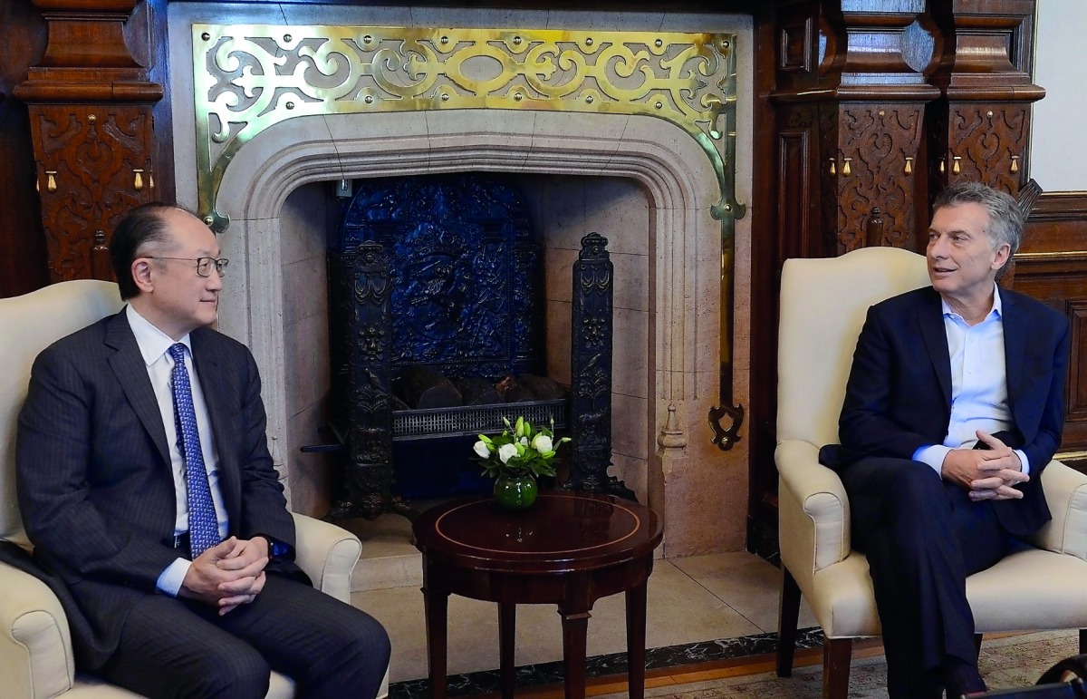 World Bank President Jim Yong Kim and Argentina's President Mauricio Macri talk during a meeting ahead of the G20 Meeting of Finance Ministers in Buenos Aires, Argentina, March 19, 2018. Argentine Presidency/Handout via Reuters