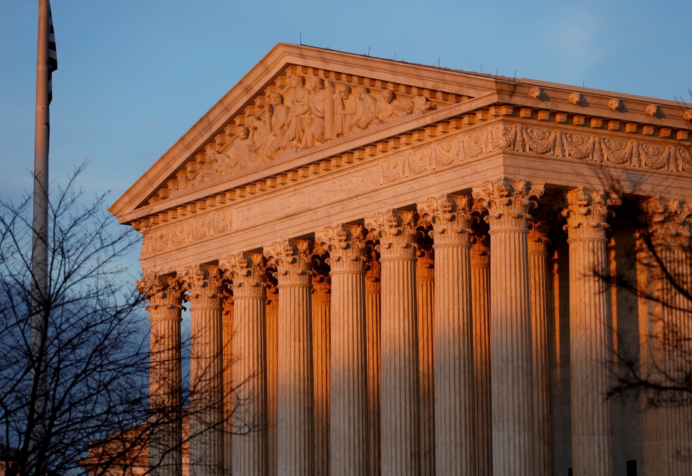 File photo: Light from the setting sun shines on the Supreme Court in Washington, DC, U.S., January 20, 2018. REUTERS/Joshua Roberts/File Photo
 