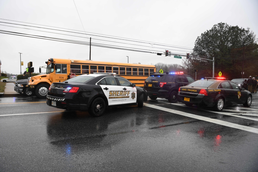 Sheriffs and Maryland State Troopers gather on March 20, 2018 at Great Mills High School in Great Mills, Maryland after a shooting at the school.  AFP / JIM WATSON
