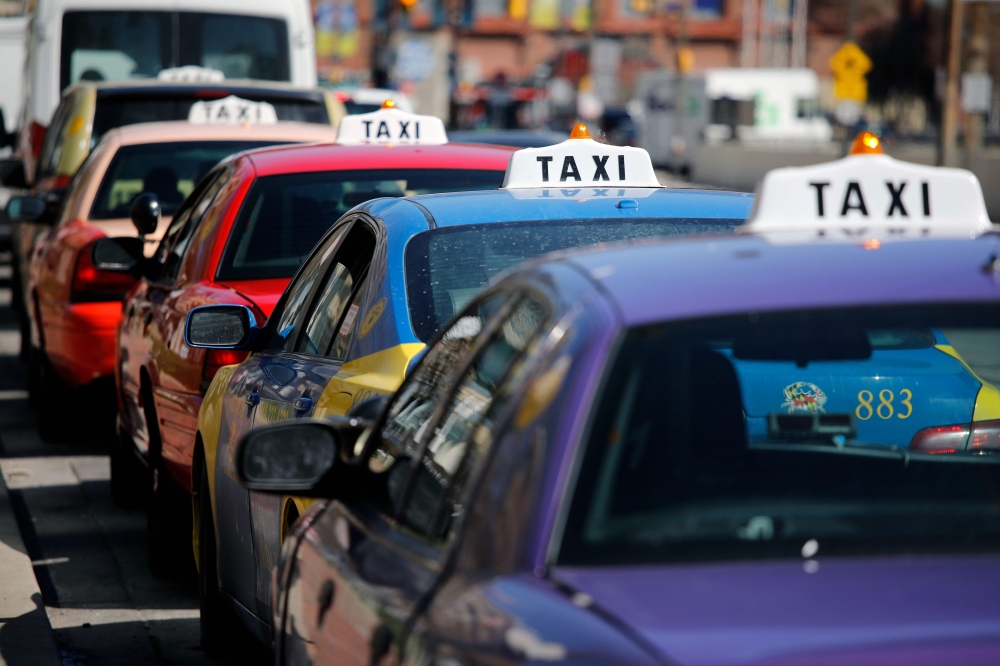 Taxis line up for passengers in Baltimore, MD on March 26, 2018. AFP / David Gannon