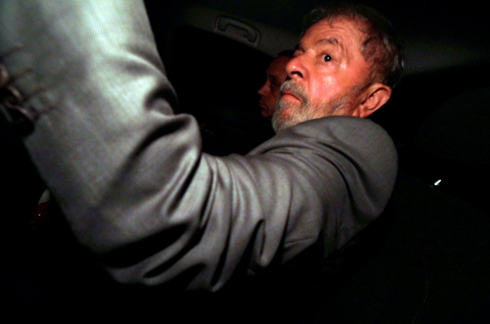 Former Brazilian President Luiz Inacio Lula da Silva arrives at his home in Sao Bernardo do Campo, Brazil April 4, 2018. REUTERS/Paulo Whitaker.