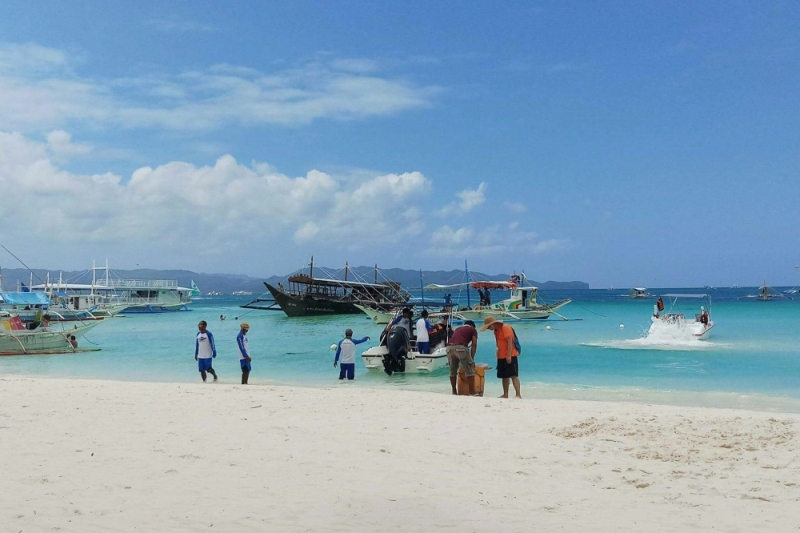 Tourists visit the beach on Boracay island, Aklan province, on April 6, 2018.  AFP / Ernesto Cruz