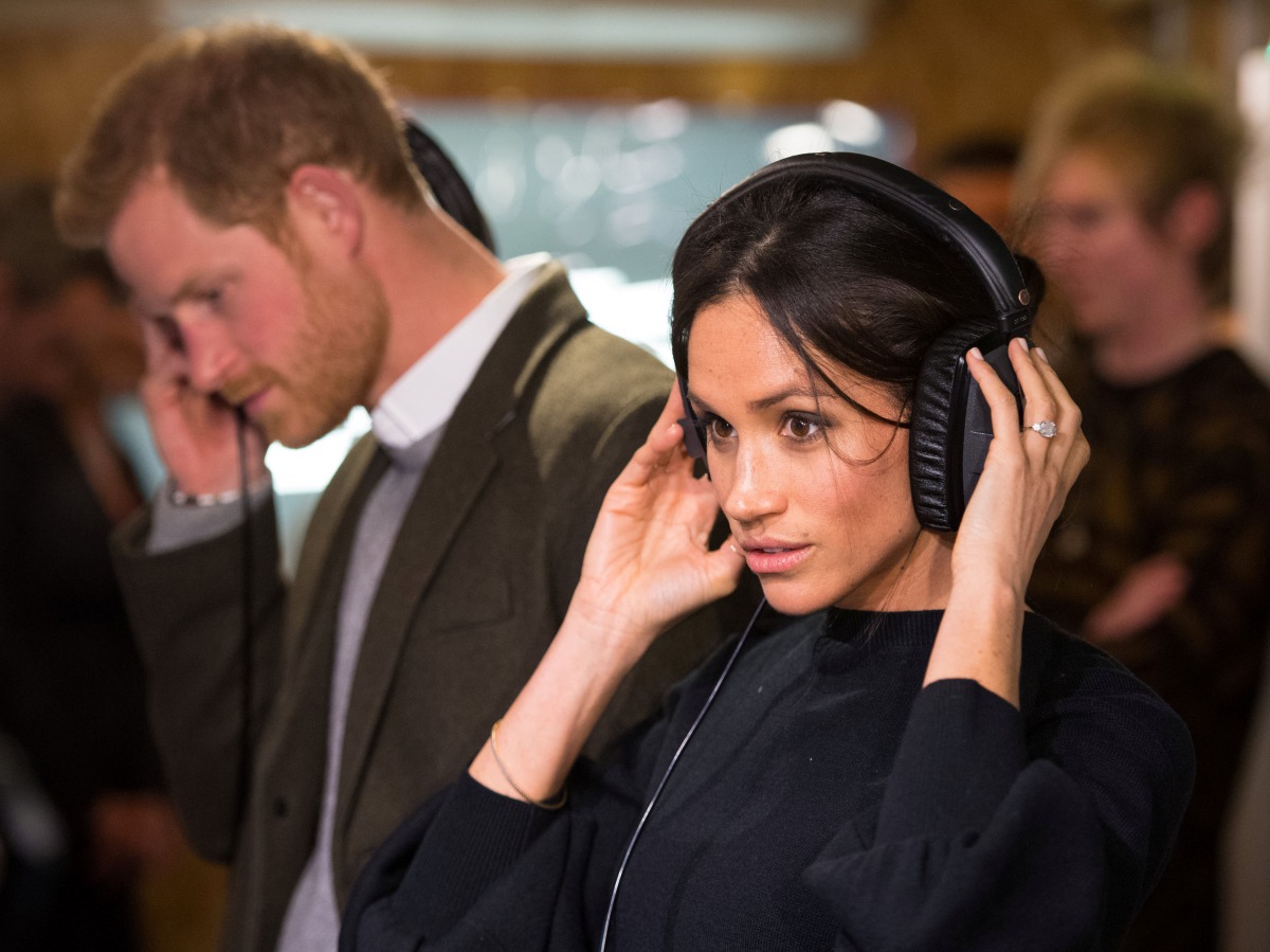 Prince Harry and his fiancee Meghan Markle visit radio station Reprezent FM in Brixton, London, January 9, 2018. (Reuters / Dominic Lipinski) 