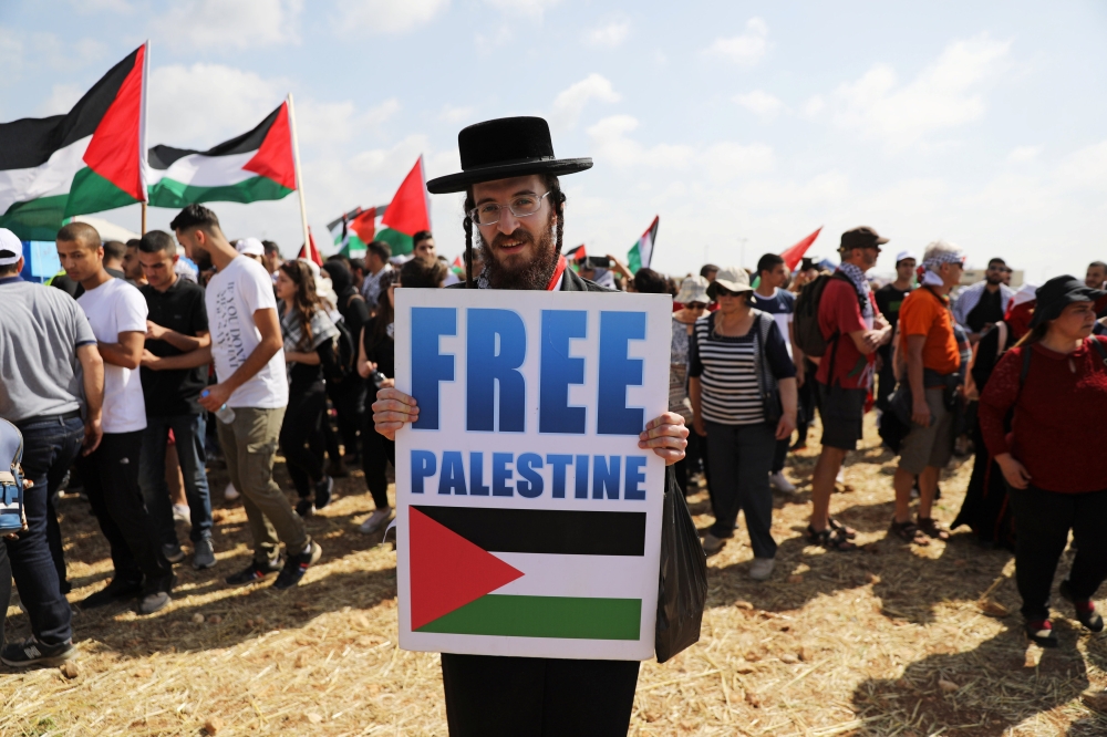 A demonstrator takes part in a rally of Israeli Arabs calling for the right of return for refugees who fled their homes during the 1948 Arab-Israeli War, near Atlit, Israel April 19, 2018. Reuters/Ammar Awad