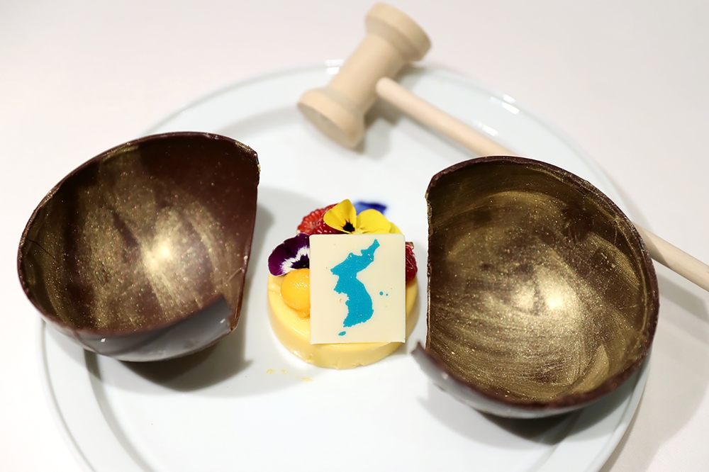 This undated picture released by the South Korean presidential Blue House on April 24, 2018 shows a mango mousse cake decorated with a garnish in the shape of a unified Korean peninsula, which will be served at the dinner of the upcoming inter-Korean summ
