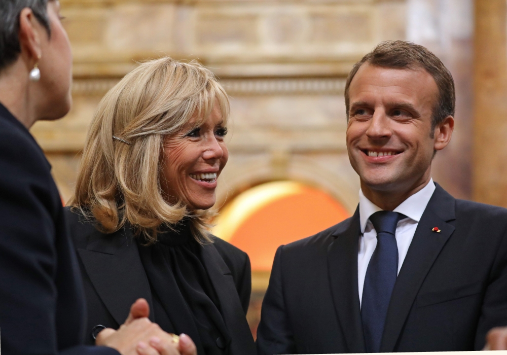 France's President Emmanuel Macron and his wife Brigitte Macron visit the Library of Congress prior to addressing a joint meeting of Congress on April 25, 2018 in Washington, DC. / AFP / Ludovic MARIN