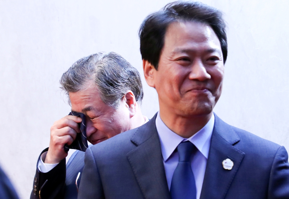 Suh-hoon, South Korea's chief of the National Intelligence Service (NIS) cries after delivering a joint statement, next to Im Jong-seok, South Korea's chief presidential secretary, at the truce village of Panmunjom inside the demilitarized zone separating