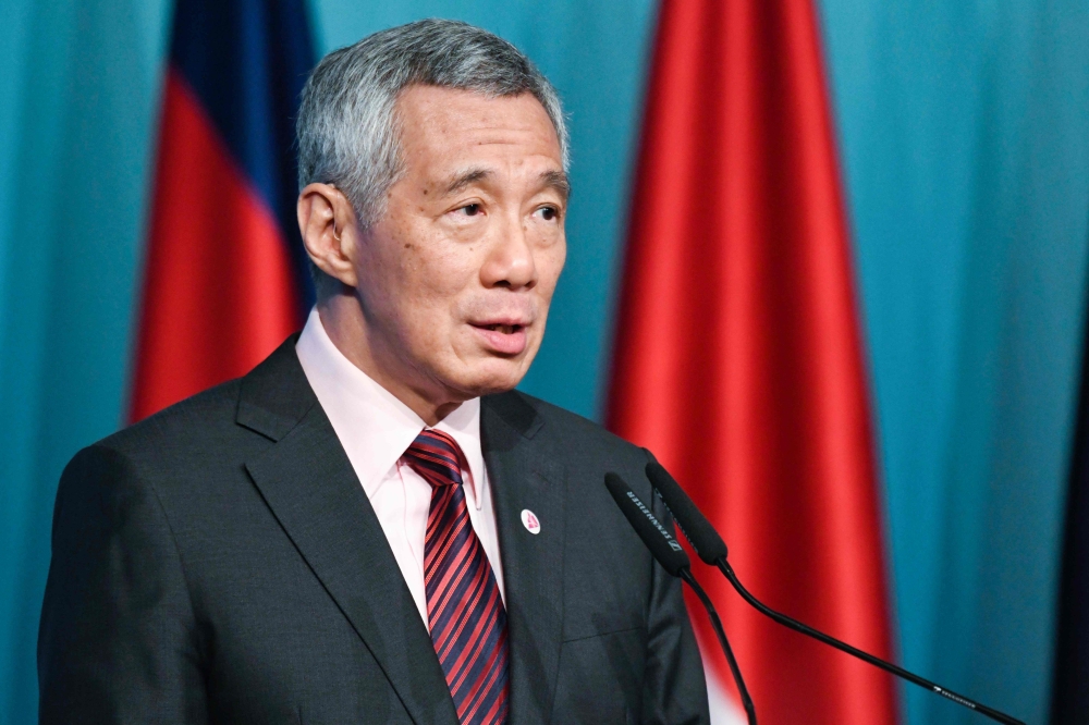 Singapore Prime Minister Lee Hsien Loong speaks during a press conference at the 32nd ASEAN (Association of Southeast Asian Nations) Summit in Singapore on April 28, 2018. / AFP / ROSLAN RAHMAN 