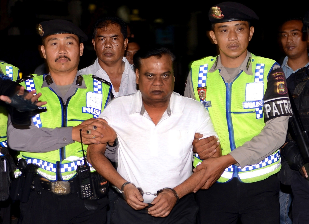 (FILES) In this file photo taken on November 5, 2015 Indonesian police escort Indian national Chhota Rajan (C) from Bali police headquarters to Ngurah Rai Airport during his deportation from Denpasar on Bali island. AFP / Sonny Tumbelaka 