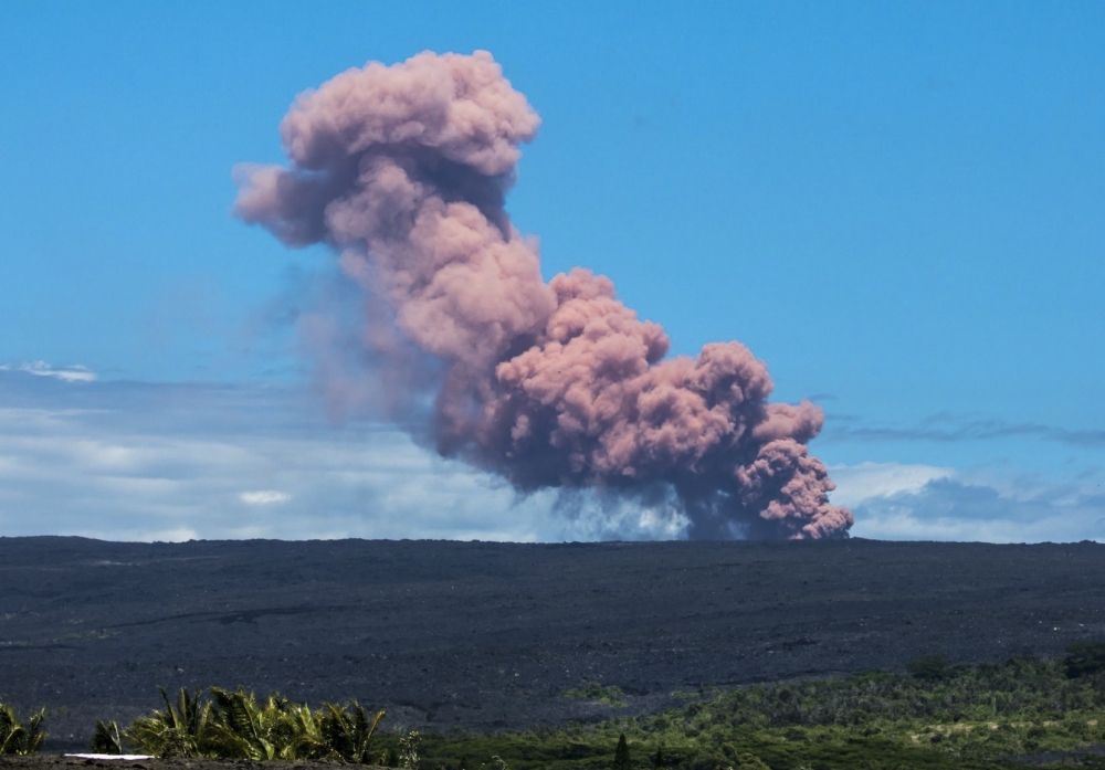 In this photo provided by Janice Wei, an ash plume rises above the Kilauea volcano on Hawaii's Big Island on May 3, 2018.  AFP photo / Janice Wei