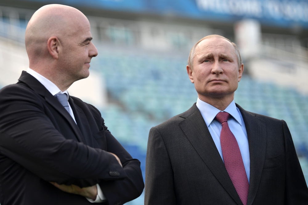  Russian President Vladimir Putin and FIFA president Gianni Infantino visit the Fisht Stadium in the Black Sea resort of Sochi on May 3, 2018. / AFP / SPUTNIK / Alexey NIKOLSKY