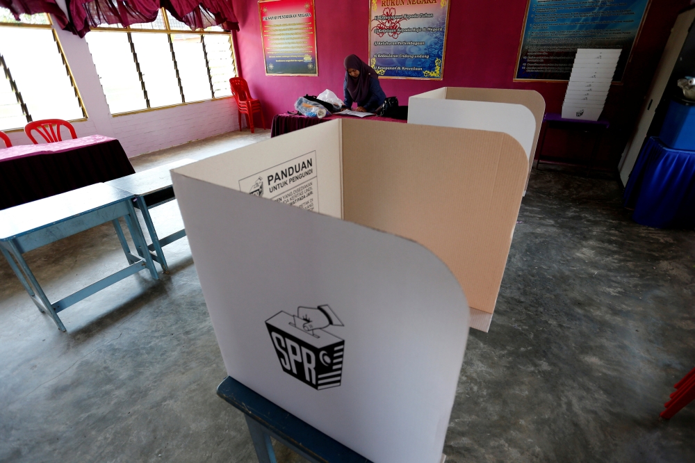 An election volunteer works a day before the 14th general election at a polling station in Alor Setar, Kedah state, Malaysia May 8, 2018. REUTERS/Lai Seng Sin