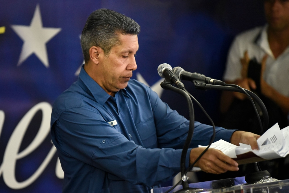 Venezuelan opposition presidential candidate Henri Falcon speaks during a press conference after the National Electoral Council (CNE) announced the results of the voting on election day in Venezuela, on May 20, 2018.  / AFP / Carlos Becerra 