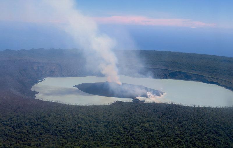 Smoke and ash emanates from the Manaro Voui volcano located on Vanuatu's northern island Ambae in the South Pacific, October 1, 2017. REUTERS/Ben Bohane

