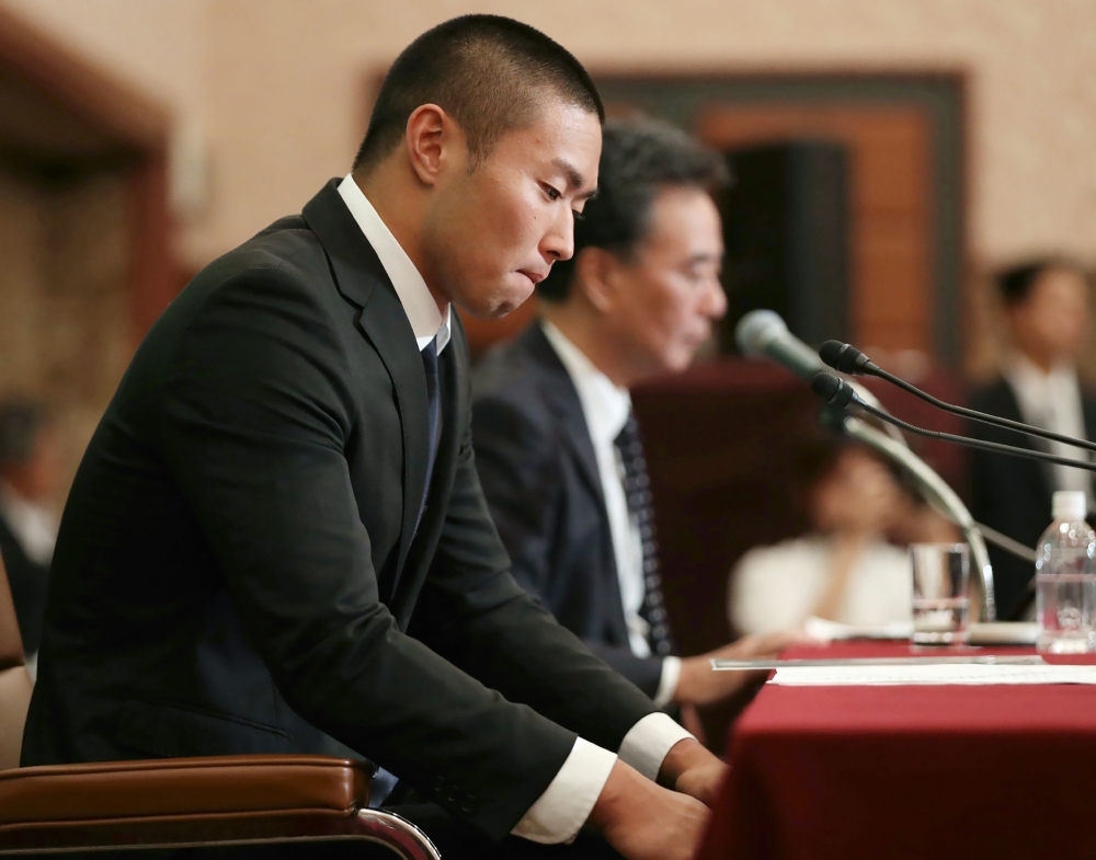 Japanese university American footballer Taisuke Miyagawa attends a press conference in Tokyo on May 22, 2018, to apologise for smashing into an opposition quarterback from behind during a match earlier this month. Japan OUT / AFP / JIJI PRESS / JIJI PRESS