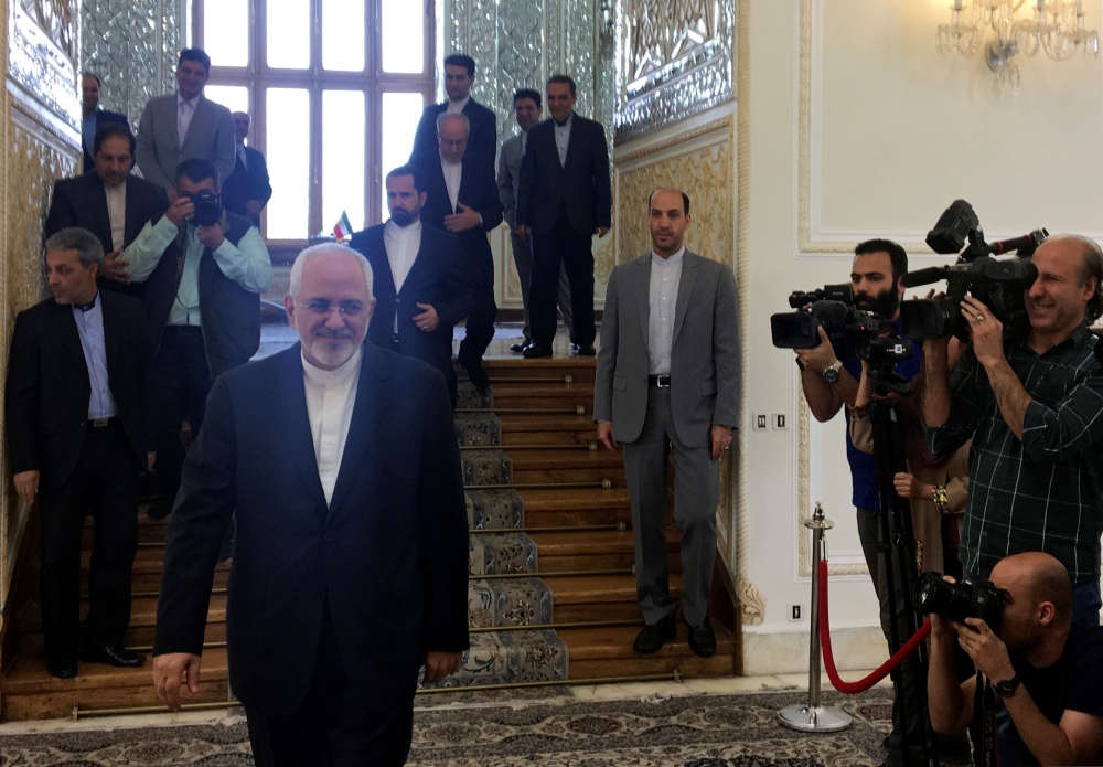 Iranian Foreign Minister Mohammad Javad Zarif is pictured before a meeting with European Commissioner for Energy and Climate, Miguel Arias Canete, in Tehran, Iran May 20, 2018. REUTERS/Alissa de Carbonnel
 