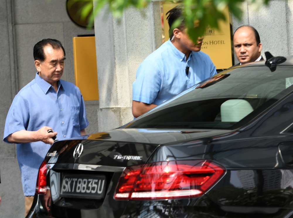 Kim Chang Son (L), North Korean leader Kim Jong Un's de facto chief of staff, prepares to get into a car as he leaves a hotel in Singapore on May 29, 2018. / AFP / Roslan RAHMAN