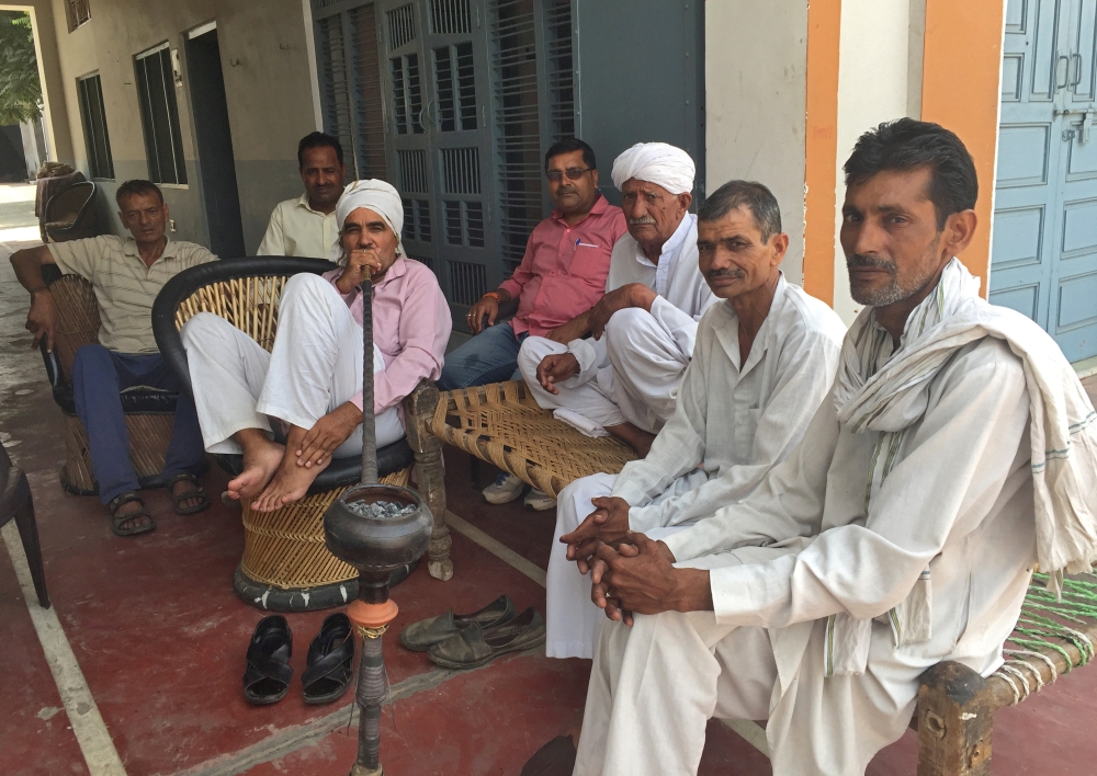 Farmers sit after they cast their vote in a by-election in Kairana, Uttar Pradesh State, India May 28, 2018.(REUTERS/Mayank Bhardwaj)