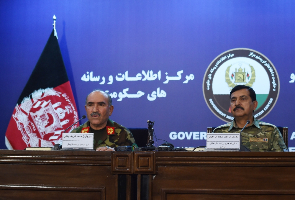 Afghan Army Chief of Staff, General Sharif Yaftali (L) and Deputy Minister, General Akhtar Mohammad Ibrahimi (R) look on during a press conference in Kabul on June 7, 2018. (AFP / WAKIL KOHSAR)