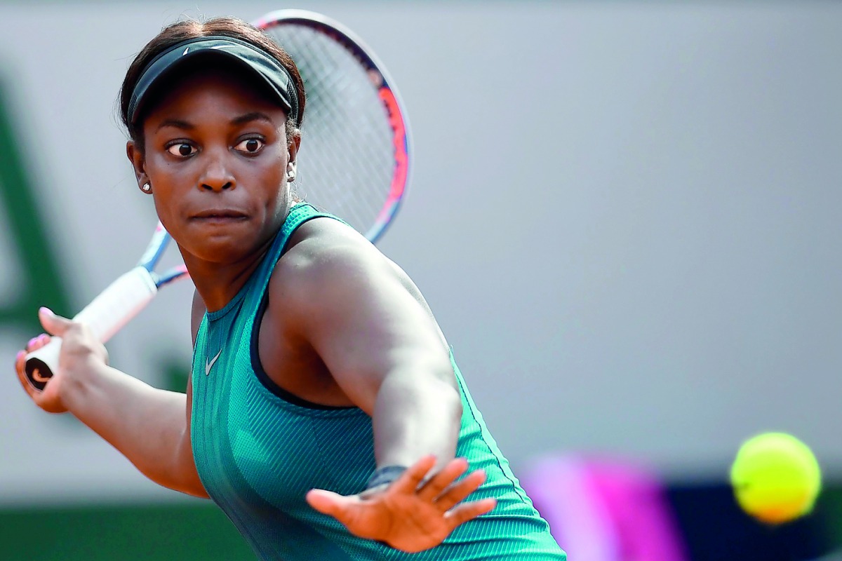 Sloane Stephens of the US returns the ball to Madison Keys the US during their women's singles semi-final match on day twelve of The Roland Garros 2018 French Open tennis tournament in Paris on June 7, 2018. AFP / Christophe Simon