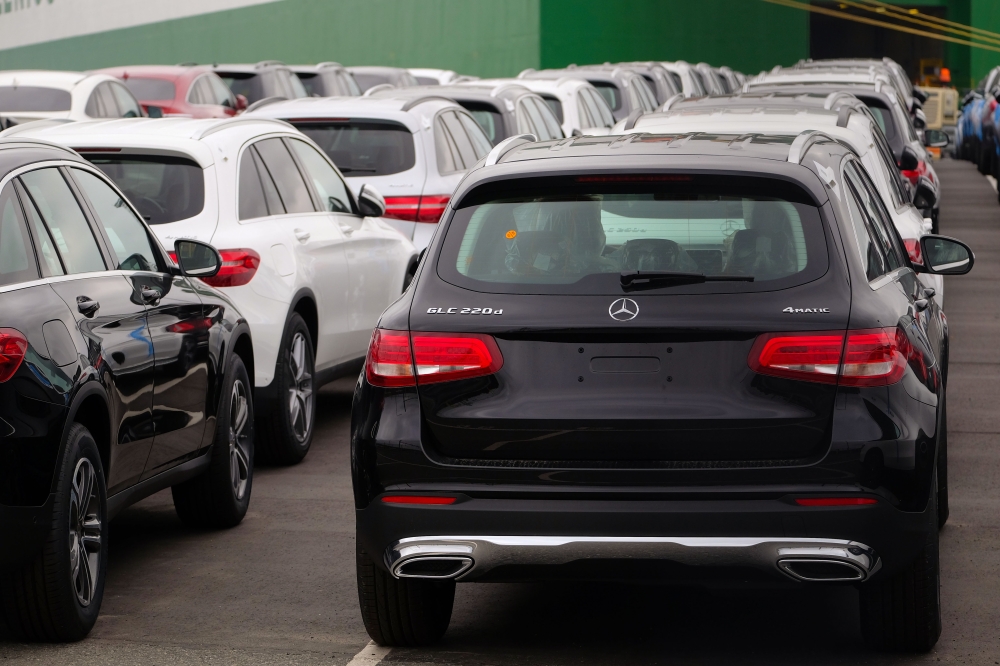 (FILE PHOTO) In this file photo taken on June 04, 2018 Mercedes-Benz GLC 220d cars wait to be shipped at the harbour in Bremerhaven, northern Germany.   AFP / Patrik STOLLARZ
