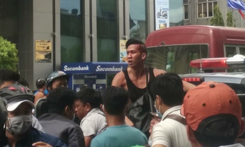 Picture at the scene when Will Nguyen beaten and got arrested. Photo: Twitter/@AnhChiVN
