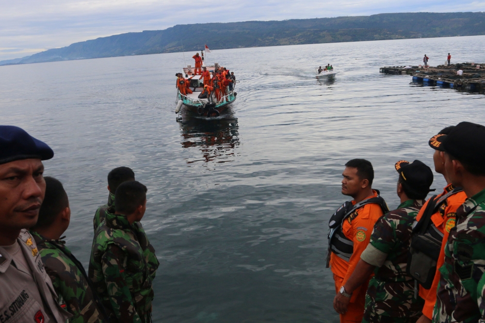 A search and rescue team returns to port with body of a recovered victim after a ferry sank earlier this week in Lake Toba, at Tigaras Port in Simalungun, North Sumatra, Indonesia June 20, 2018 in this photo taken by Antara Foto. Antara Foto/Irsan Mulyadi