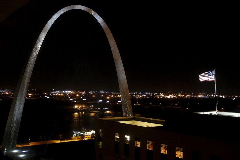 The Gateway Arch is seen in St. Louis, Missouri in this October 2011 file photo. REUTERS/Jim Young/Files
