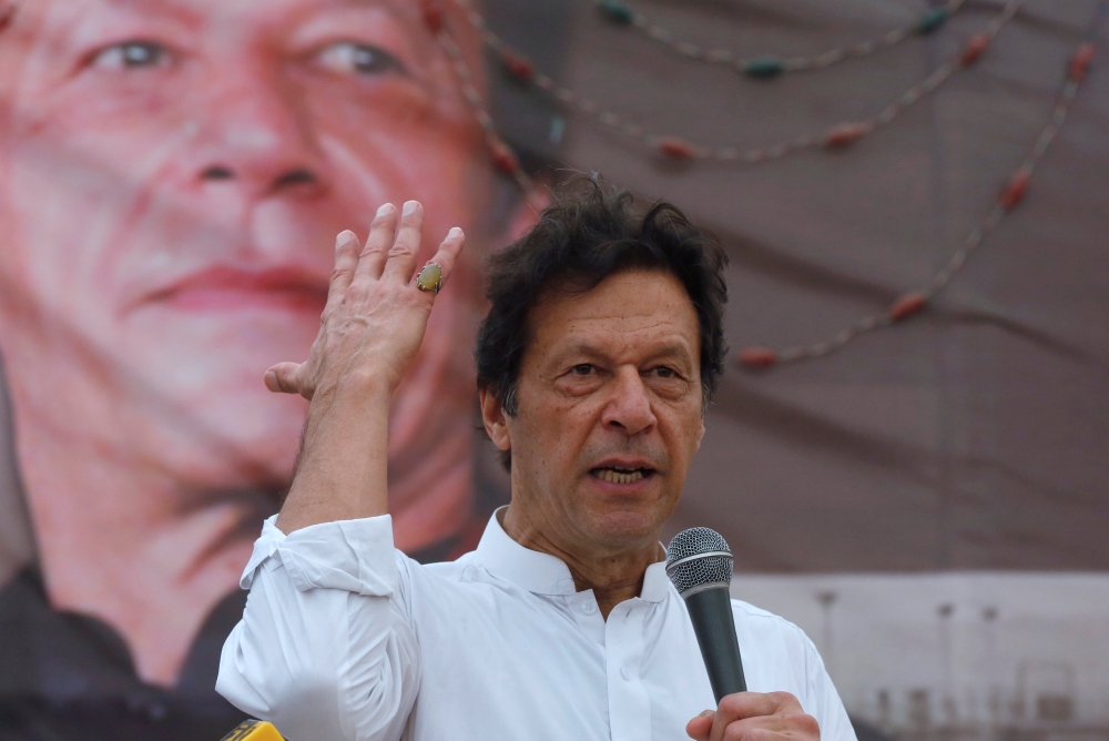 Imran Khan, chairman of the Pakistan Tehreek-e-Insaf (PTI), addressing his supporters during a campaign meeting ahead of general elections in Karachi, Pakistan, July 4, 2018. (REUTERS/Akhtar Soomro)