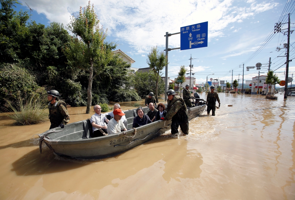 Japan Self-Defense Force soldiers rescue people from a flooded area in Mabi town in Kurashiki, Okayama Prefecture, Japan, July 8, 2018. REUTERS/Issei Kato
 