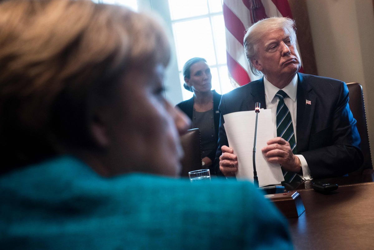 German Chancellor Angela Merkel and US President Donald Trump listen as participants introduce themselves with business leaders in White House, March 17, 2017. (AFP / Brendan Smialowski) 