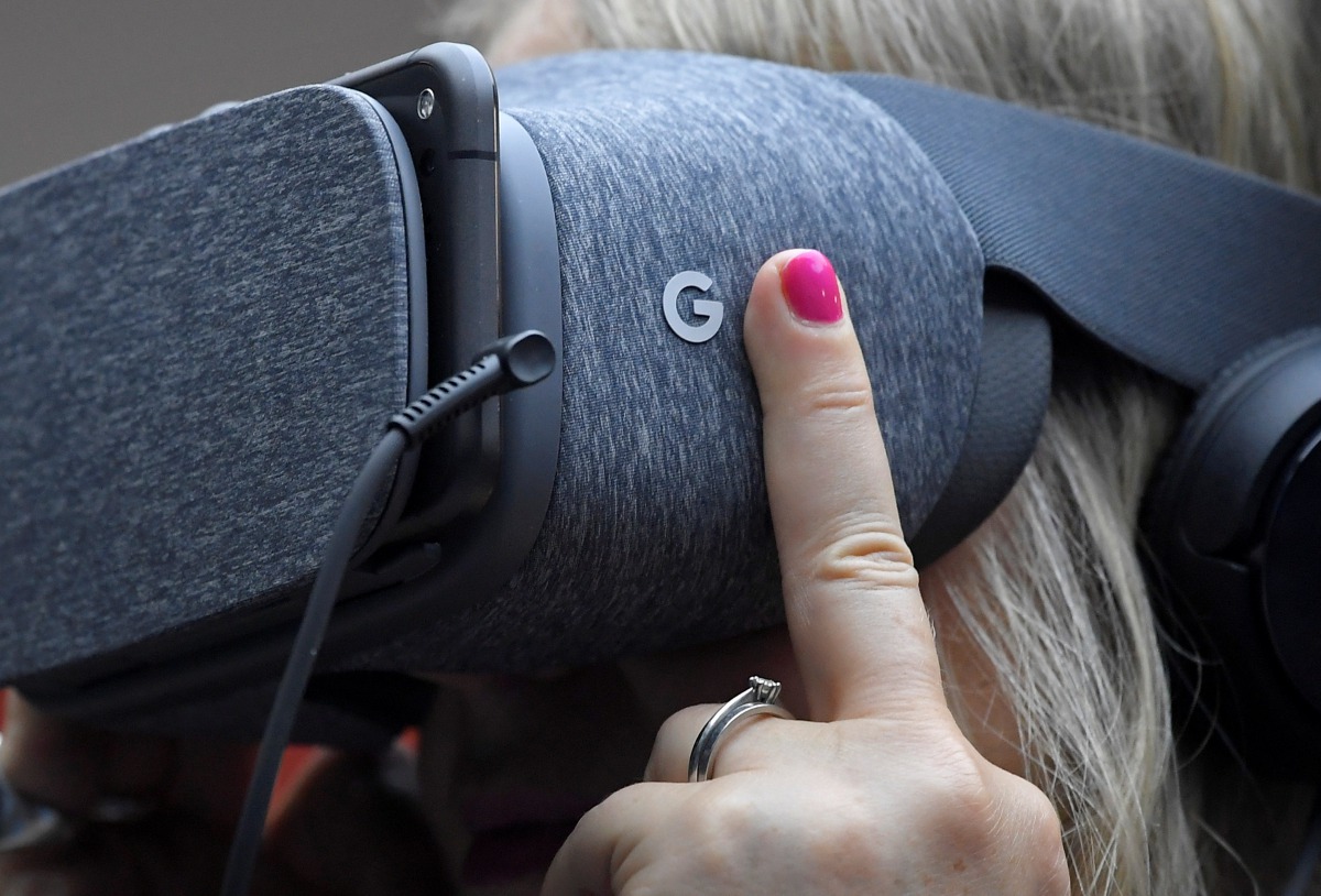 An attendee wears VR goggles at the Google digital workshop stand at the Labour Party Conference venue in Brighton, Britain, September 26, 2017. (Reuters / Toby Melville) 