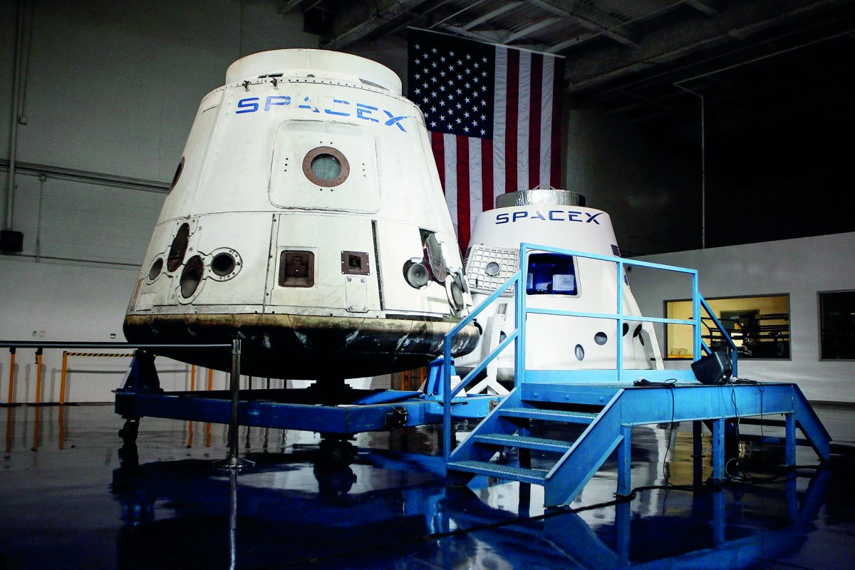 SpaceX spacecrafts the Dragon (L) and the DragonRider sit on display at the SpaceX facility in Hawthorne, California June 14, 2012. Reuters/Bret Hartman