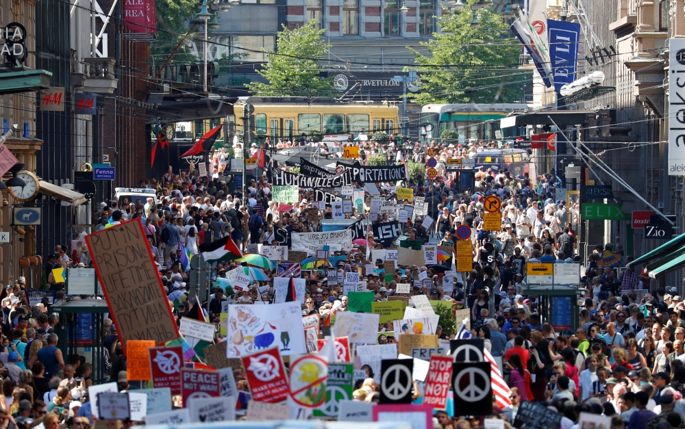 People attend 'Helsinki Calling' protest ahead of meeting between the US President Donald Trump and Russian President Vladimir Putin in Helsinki, Finland July 15, 2018. (REUTERS/Leonhard Foeger)