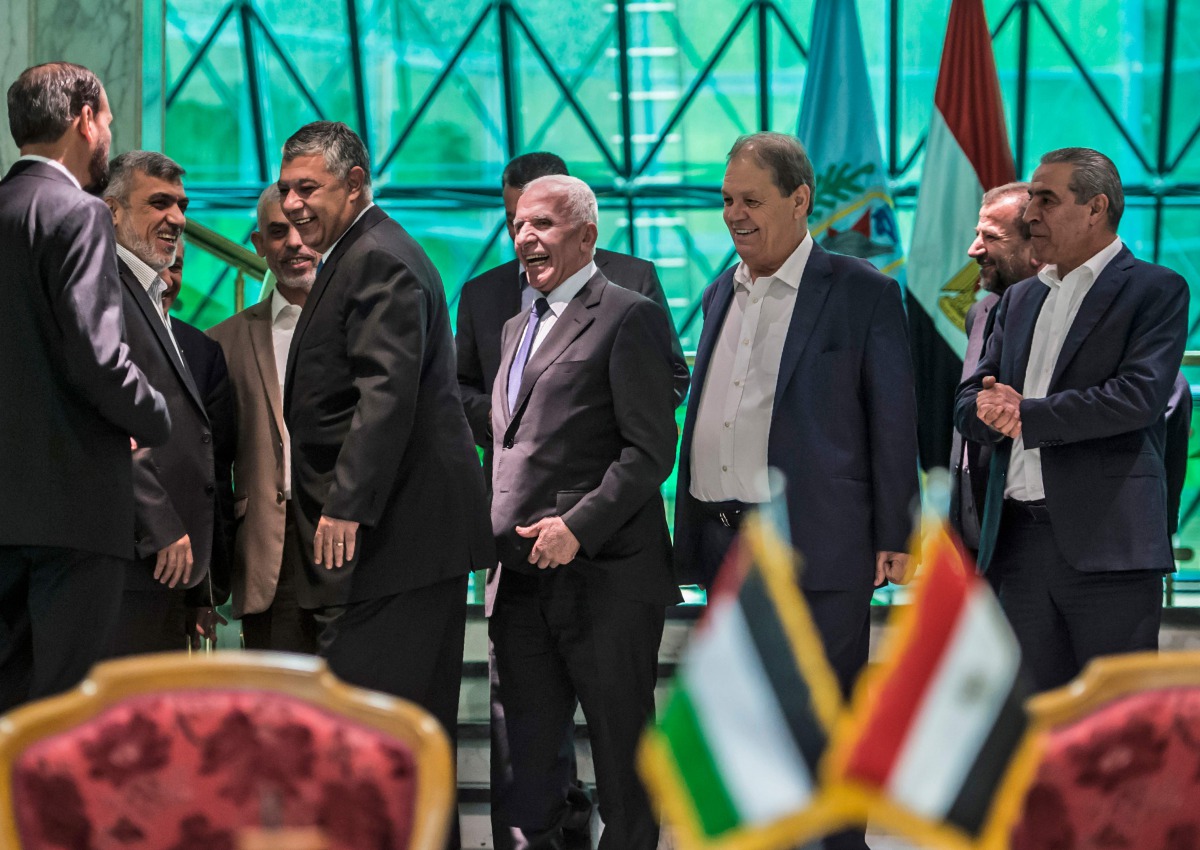 Egyptian Intelligence services head Khaled Fawzi  laugh with Hamas leaders Izzat al-Rishq and  Yahya Sinwar in the presence of Azzam al-Ahmad and Rawhi Fattouh of Fatah (AFP / Khaled Desouki)  