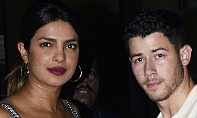 Indian Bollywood actress Priyanka Chopra (L) and US singer Nick Jonas stand together in Mumbai on June 22, 2018. AFP


