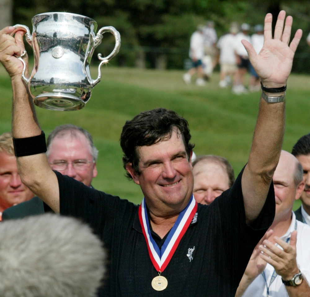 US Senior Open winner Bruce Lietzke of Dallas, Texas holds up the trophy after winning the championship, at the Inverness Club in Toledo, Ohio, June 29, 2003. Lietzke won the tournament by two strokes over Tom Watson. Reuters/Tim Aubry
