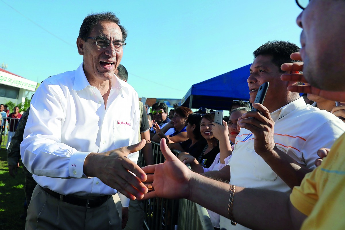 Peru's President Martin Vizcarra greets people as he arrives to the inauguration of a mental hospital in Pucallpa, Peru August 9, 2018. Reuters/Guadalupe Pardo 
