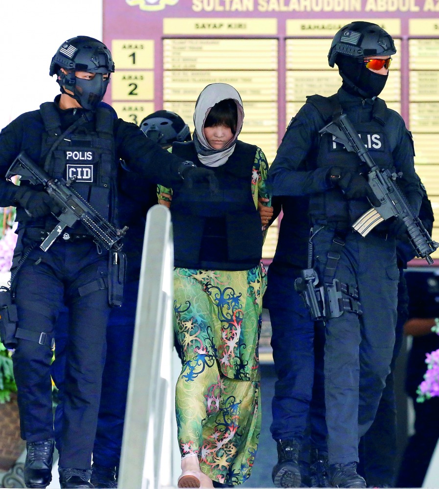 Vietnamese Doan Thi Huong, who is on trial for the killing of Kim Jong Nam, the estranged half-brother of North Korea's leader, is escorted as she leaves the Shah Alam High Court on the outskirts of Kuala Lumpur, Malaysia August 16, 2018. Reuters/Lai Seng